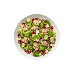 Insalata Tonno gemischter Salat mit Thunfisch, Zwiebeln und Käse