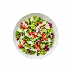 Insalata Mista grüner Salat mit Tomaten und Gurken - mit Joghurt-Dressing