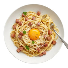 Spaghetti Carbonara mit Schinken, Ei und Sahnesauce