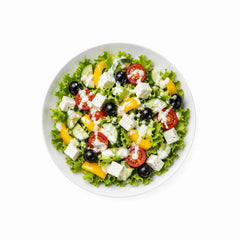 Insalata Venezia grüner Salat, Paprika, Oliven, Tomaten, Gurken und Feta - mit Joghurt-Dressing