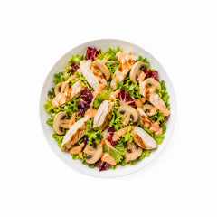 Insalata Pollo gemischter Salat mit Hähnchenbruststreifen und Champignons - mit Cocktail-Dressing