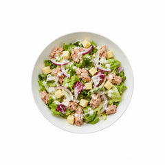 Insalata Tonno  gemischter Salat mit Thunfisch, Zwiebeln und Käse - mit Joghurt-Dressing