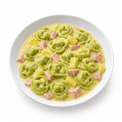 Tortellini alla Casa gefüllt mit Käse, Schinken, Ananas und Currysauce